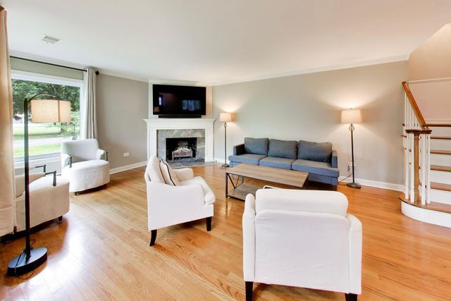 1311 E Woodford Place, Arlington Heights, IL 60004