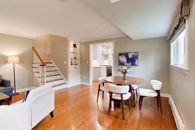 1311 E Woodford Place, Arlington Heights, IL 60004