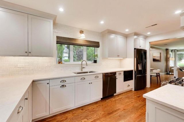 1311 E Woodford Place, Arlington Heights, IL 60004