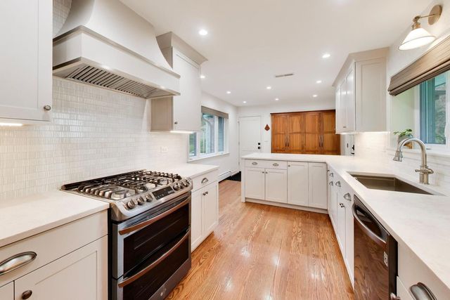 1311 E Woodford Place, Arlington Heights, IL 60004