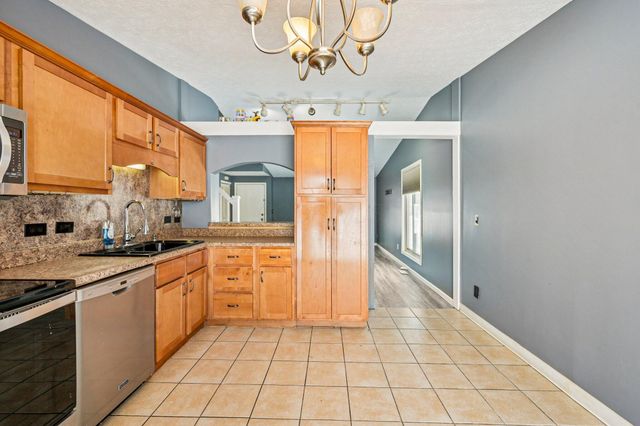 6726 Deepwood Court, Reynoldsburg, OH 43068