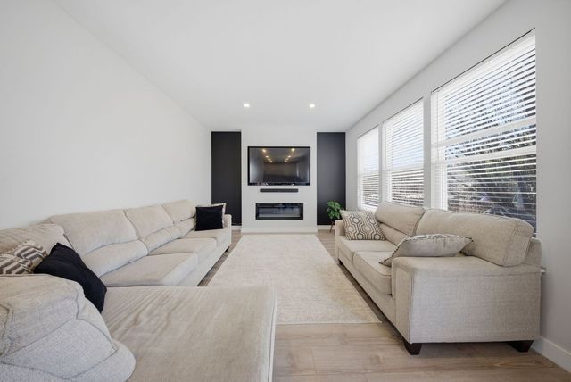 2547 Prairie Crossing Drive, Montgomery, IL 60538