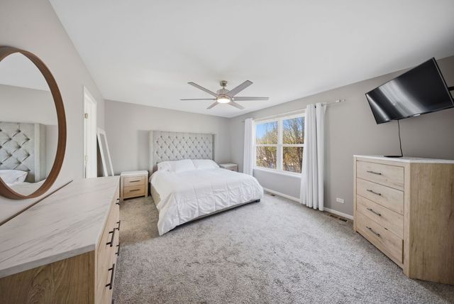 2547 Prairie Crossing Drive, Montgomery, IL 60538