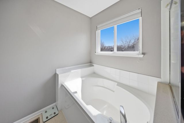 2547 Prairie Crossing Drive, Montgomery, IL 60538