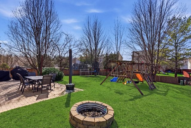 2547 Prairie Crossing Drive, Montgomery, IL 60538