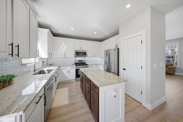 2547 Prairie Crossing Drive, Montgomery, IL 60538