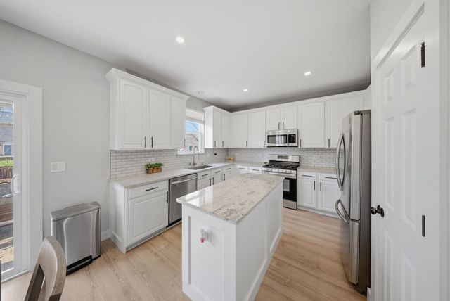 2547 Prairie Crossing Drive, Montgomery, IL 60538