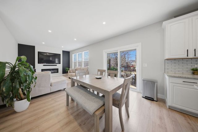 2547 Prairie Crossing Drive, Montgomery, IL 60538