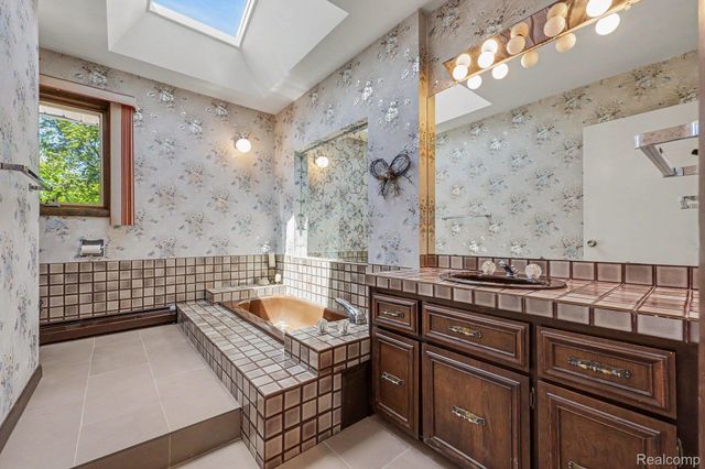 1457 W Avon Road, Rochester Hills, MI 48309