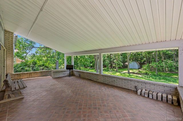1457 W Avon Road, Rochester Hills, MI 48309