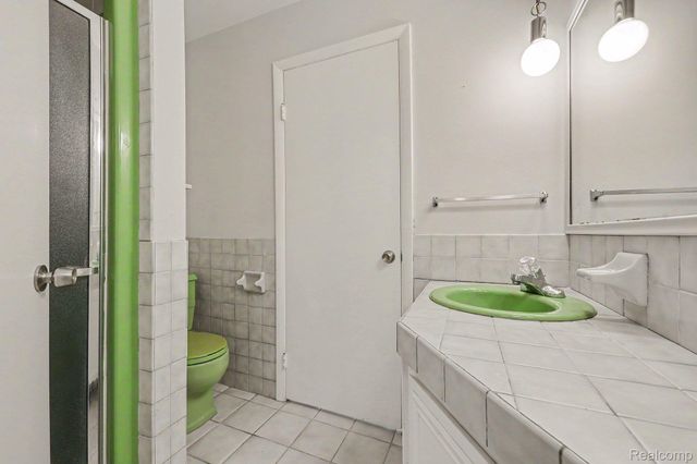 1457 W Avon Road, Rochester Hills, MI 48309