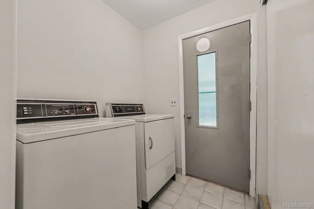 1457 W Avon Road, Rochester Hills, MI 48309