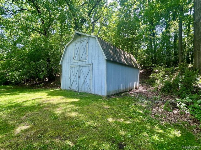 1457 W Avon Road, Rochester Hills, MI 48309