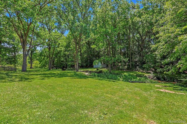 1457 W Avon Road, Rochester Hills, MI 48309