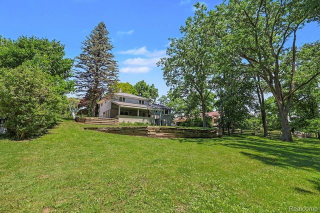 1457 W Avon Road, Rochester Hills, MI 48309