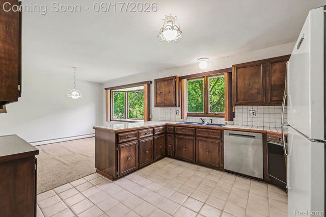 1457 W Avon Road, Rochester Hills, MI 48309