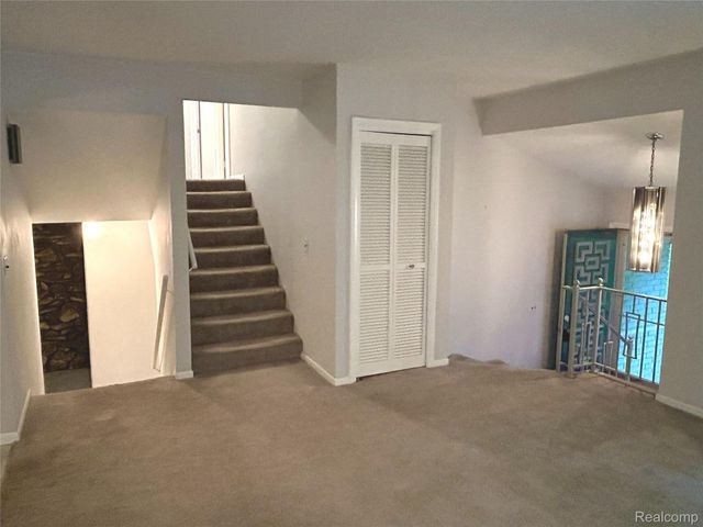 1457 W Avon Road, Rochester Hills, MI 48309