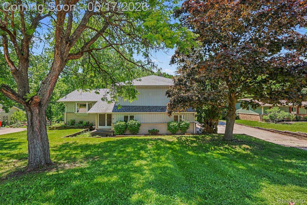 1457 W Avon Road, Rochester Hills, MI 48309