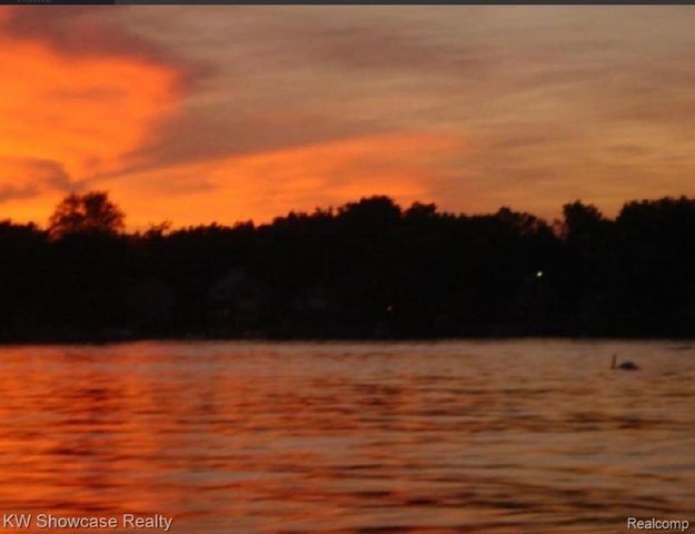 444 Boardwalk Drive 88, Walled Lake, MI 48390