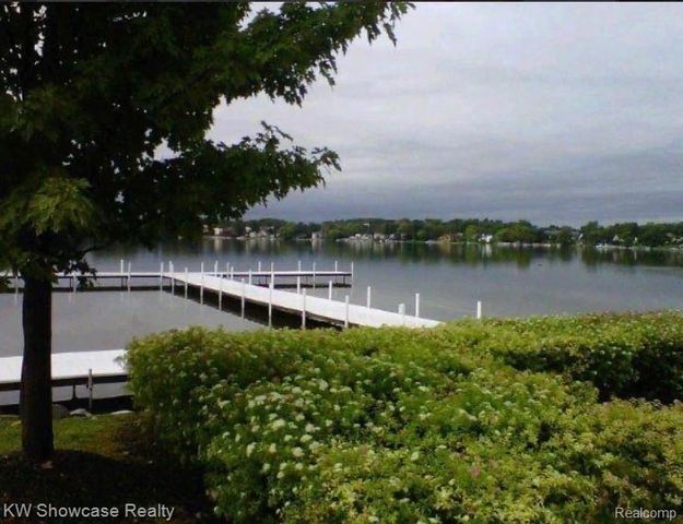 444 Boardwalk Drive 88, Walled Lake, MI 48390