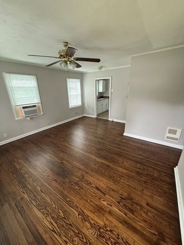 204 Sunset Ct, Clarksville, TN 37042