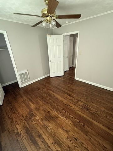 204 Sunset Ct, Clarksville, TN 37042