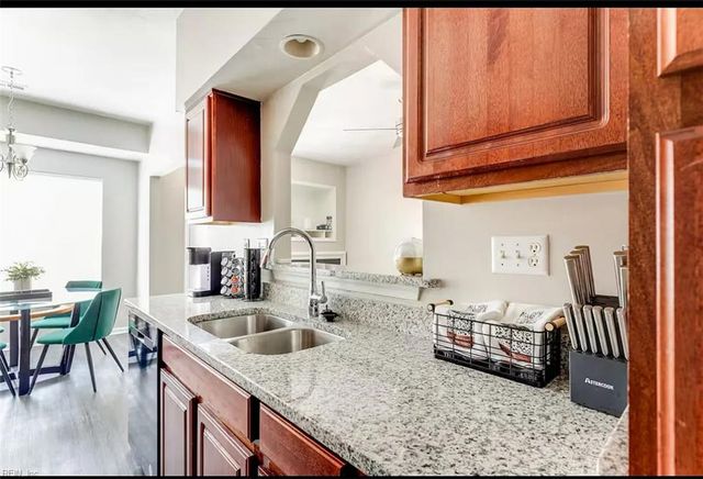 3 Reef CT, Portsmouth, VA 23703