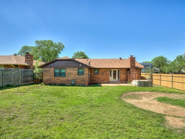 116 S English Drive, Moore, OK 73160