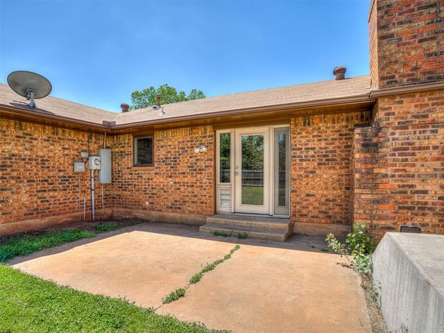 116 S English Drive, Moore, OK 73160