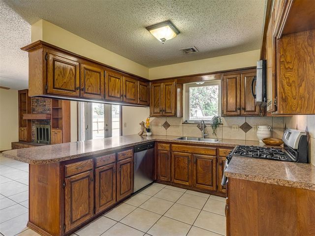 116 S English Drive, Moore, OK 73160