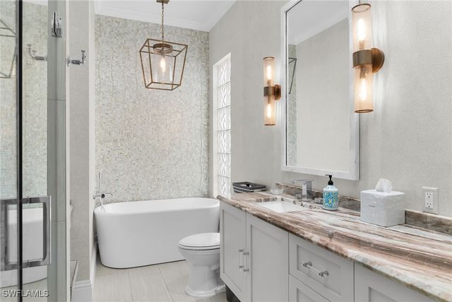 7911 Portofino CT, Naples, FL 34114