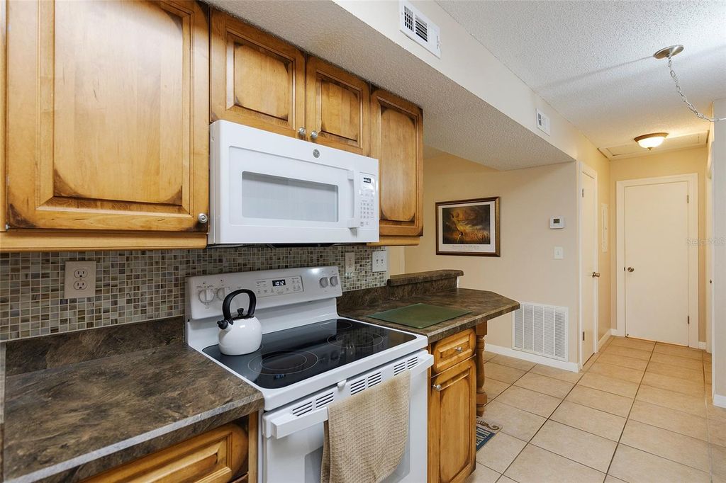 Image 12 of property listing at 1600 BIG TREE ROAD U7, South Daytona, FL 32119