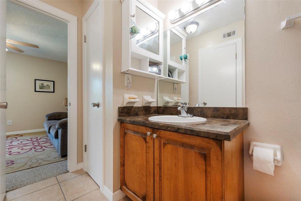 Image 19 of property listing at 1600 BIG TREE ROAD U7, South Daytona, FL 32119