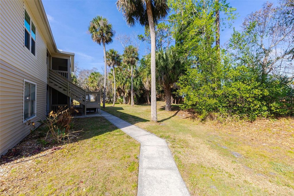 Image 26 of property listing at 1600 BIG TREE ROAD U7, South Daytona, FL 32119