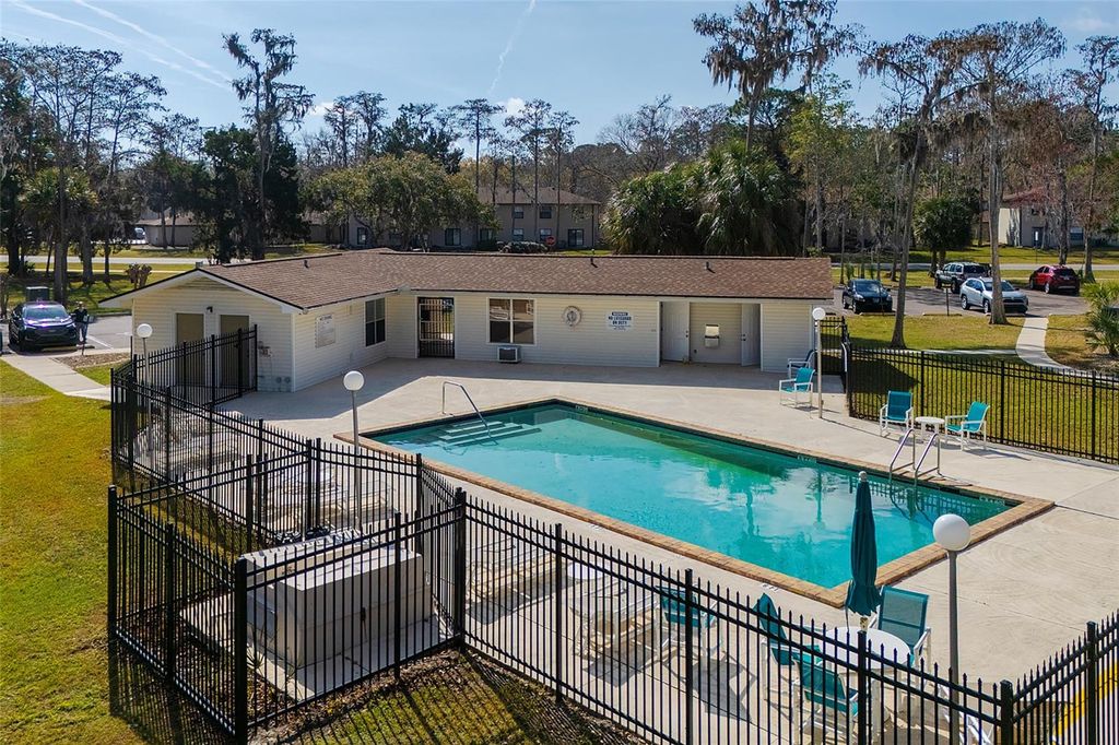 Image 28 of property listing at 1600 BIG TREE ROAD U7, South Daytona, FL 32119