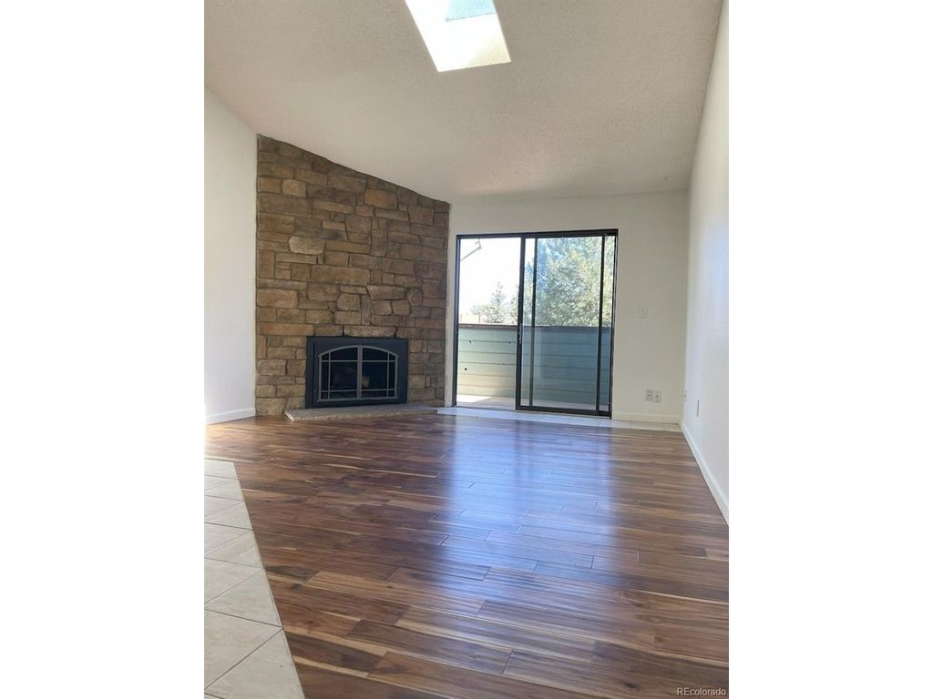 11901 E Harvard Ave 203, Aurora, CO 80014