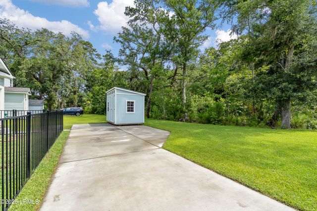 60 Backwater Street, Port Royal, SC 29906