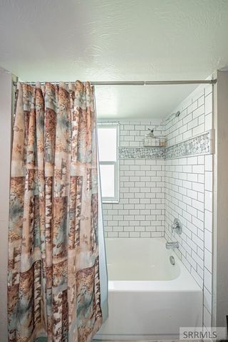 183 N Oak Street, Blackfoot, ID 83221