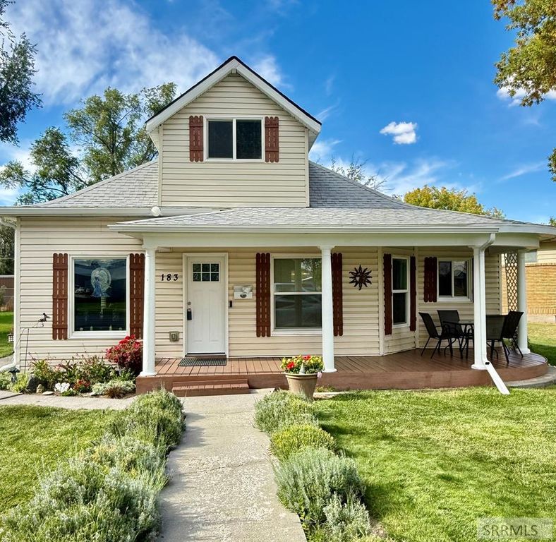 183 N Oak Street, Blackfoot, ID 83221
