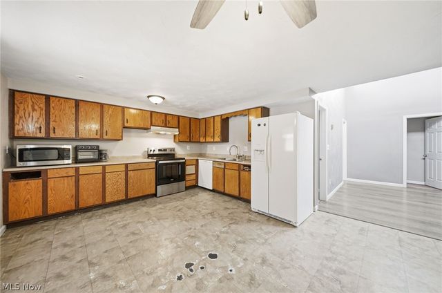 1099 Jackson St, Vermilion, OH 44089