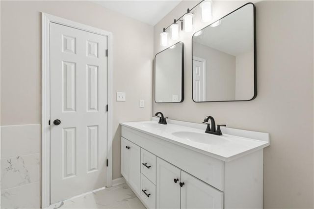 170 Creek Drive, Locust Grove, GA 30248