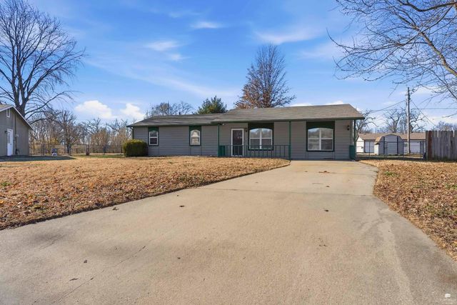 808 Sunrise Circle, Manhattan, KS 66503