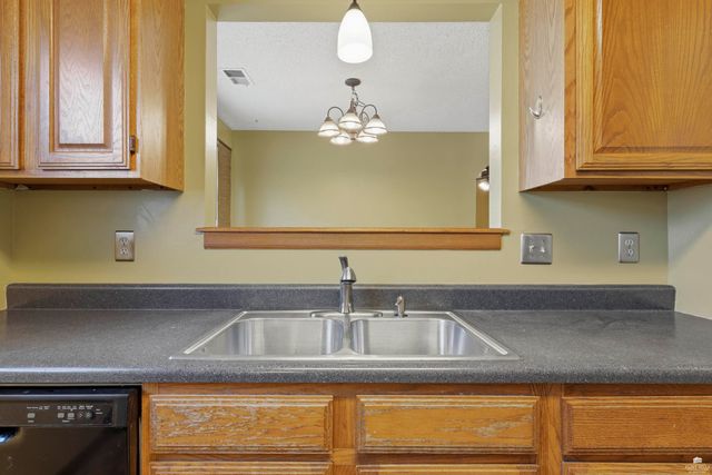 808 Sunrise Circle, Manhattan, KS 66503