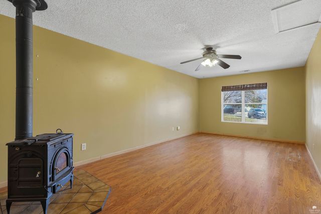 808 Sunrise Circle, Manhattan, KS 66503