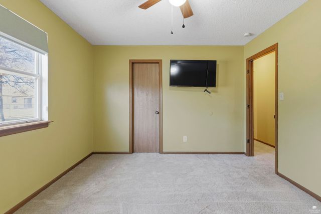 808 Sunrise Circle, Manhattan, KS 66503