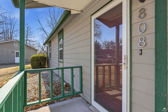 808 Sunrise Circle, Manhattan, KS 66503