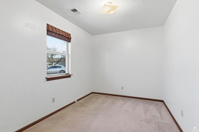 808 Sunrise Circle, Manhattan, KS 66503