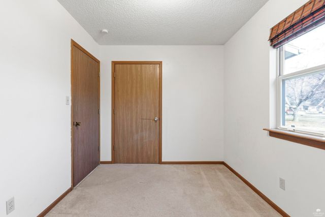 808 Sunrise Circle, Manhattan, KS 66503