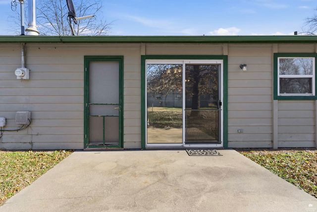 808 Sunrise Circle, Manhattan, KS 66503