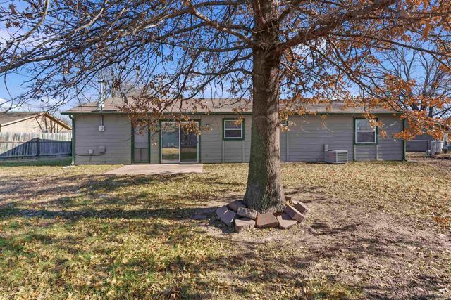 808 Sunrise Circle, Manhattan, KS 66503